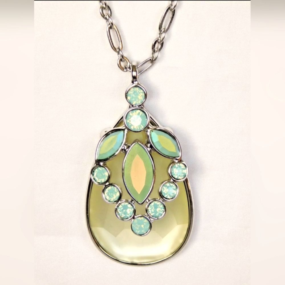 Beautiful Lia Sophia "CRYSTAL COVE"  Pendant Necklace,  30-33", NWOT